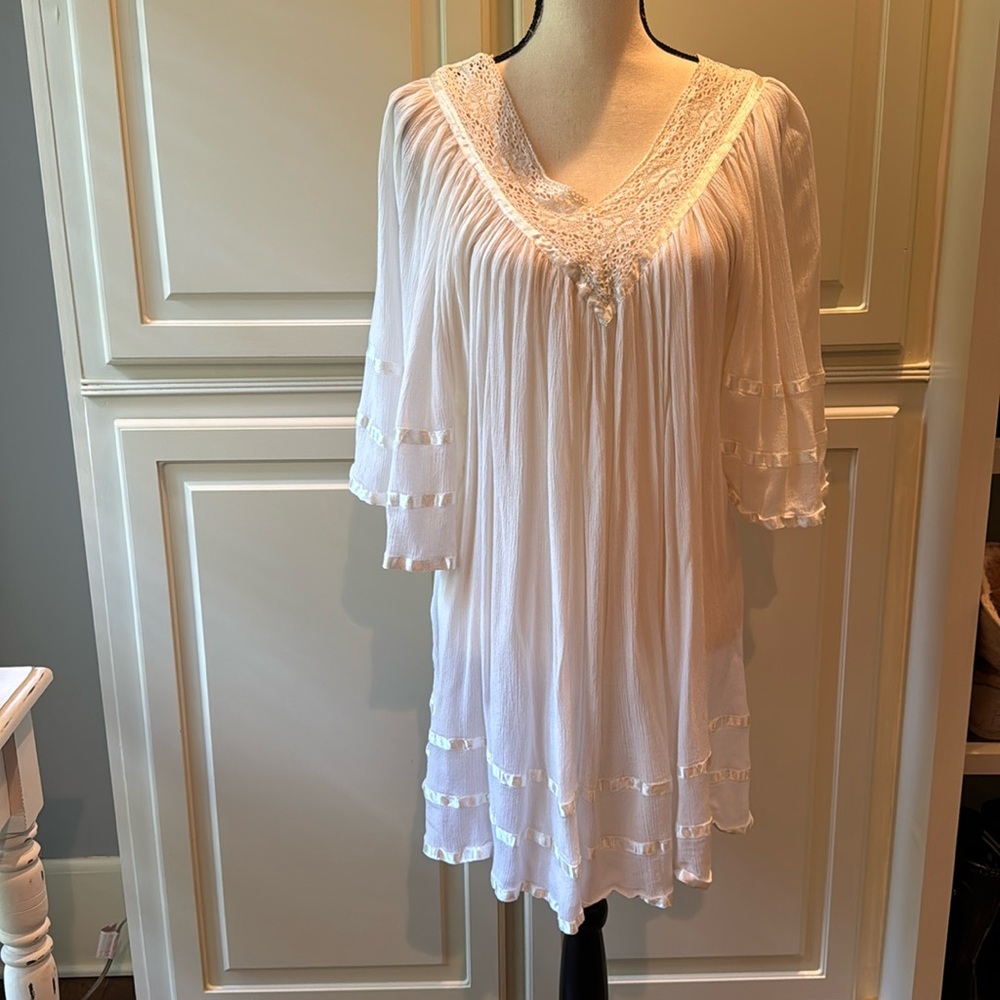 Fashion fuse medium white flowy dress